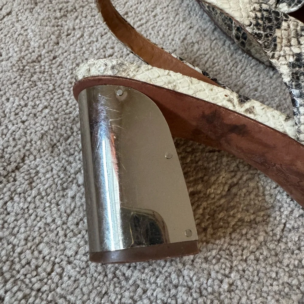 Tory Burch good features